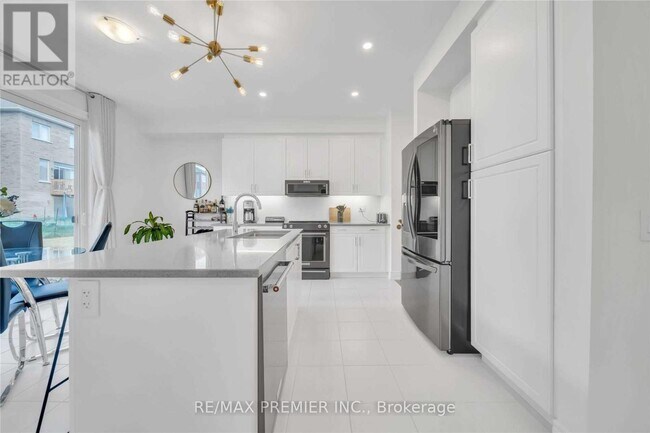 Building Photo - 220 Seaview Heights