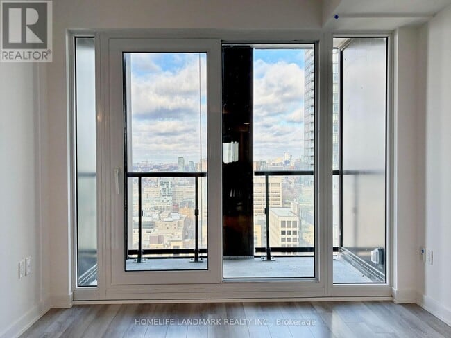 Photo du bâtiment - 238 Simcoe St