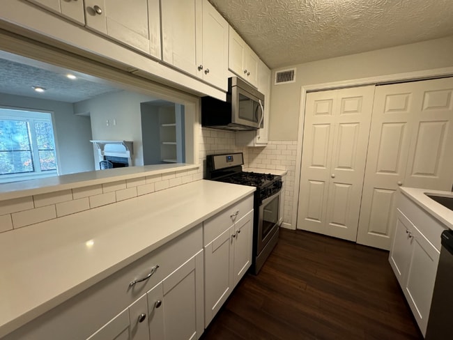 Building Photo - 305 Dunbar Dr