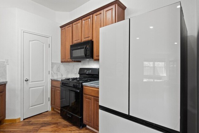 Building Photo - 702 Bent Wood Pl