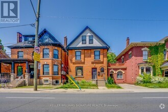 Building Photo - 64 Wellington St S