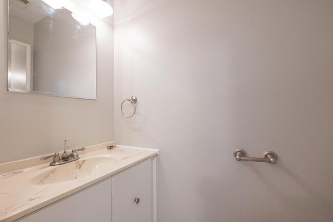 Building Photo - 1510 Presidential Dr