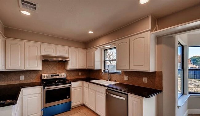 Building Photo - 6620 Patsy Ln