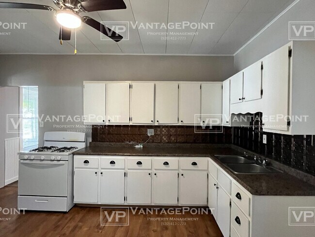 Building Photo - 370 S Main St