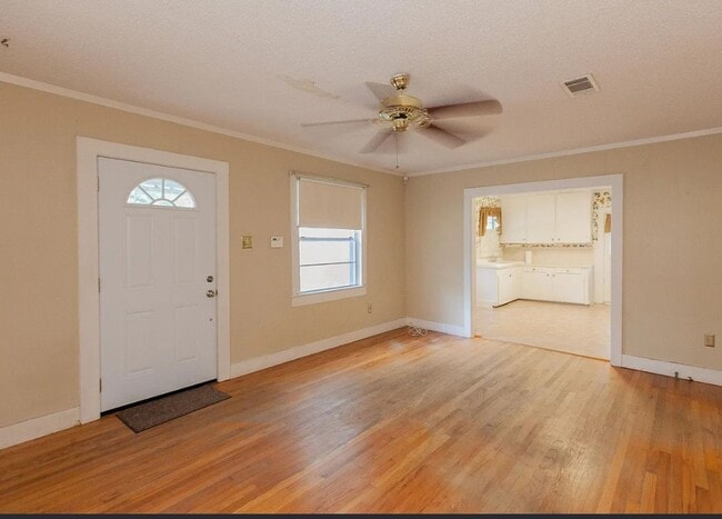 Building Photo - Mid City Beauty for Lease