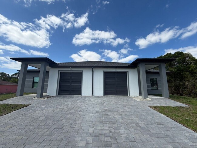 Foto del edificio - 149 Pine Ln