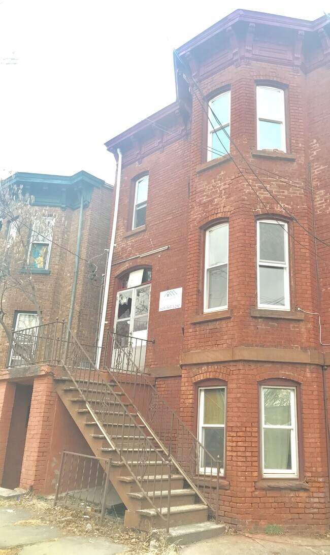 Building Photo - 52 Benkard Ave