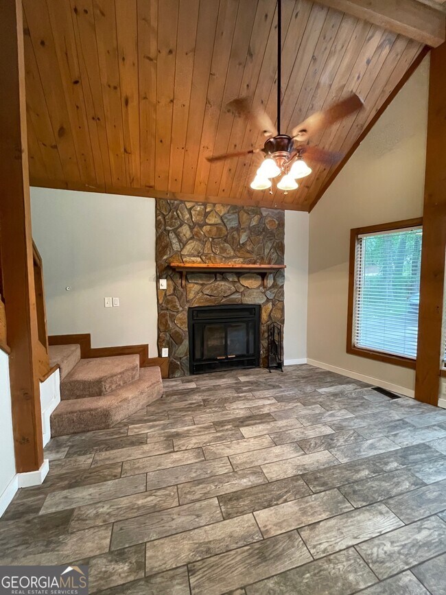 Foto del edificio - 5095 Cumberland Ct