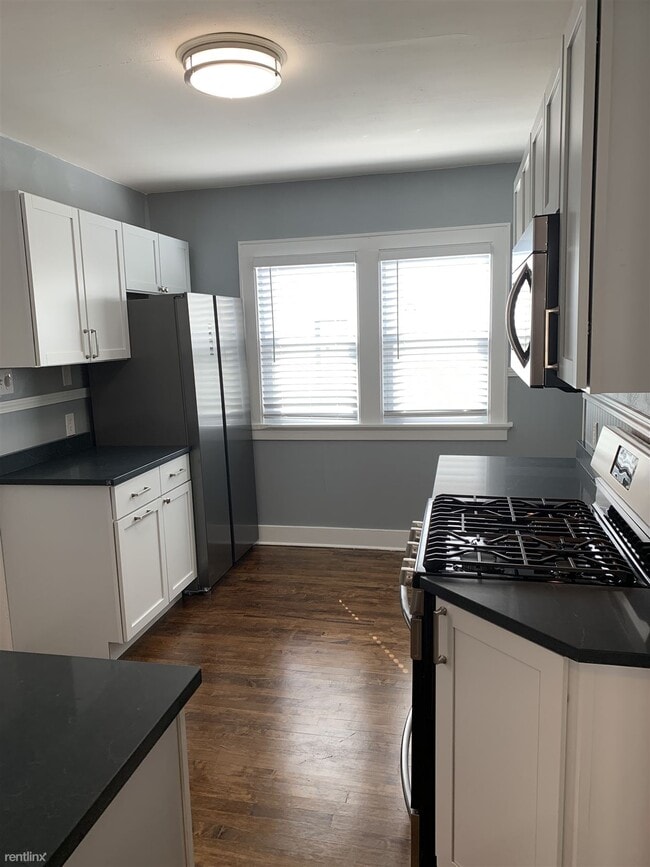 Building Photo - 2 br, 1 bath Duplex - 2133 East Holt Avenu...