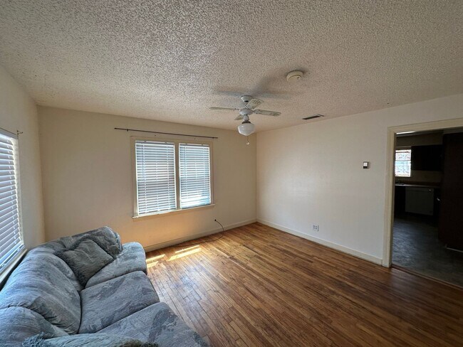 Foto del edificio - 3 Bed 1 Bath Home