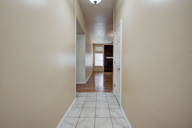 Building Photo - 2904 Canyon Oaks Ct