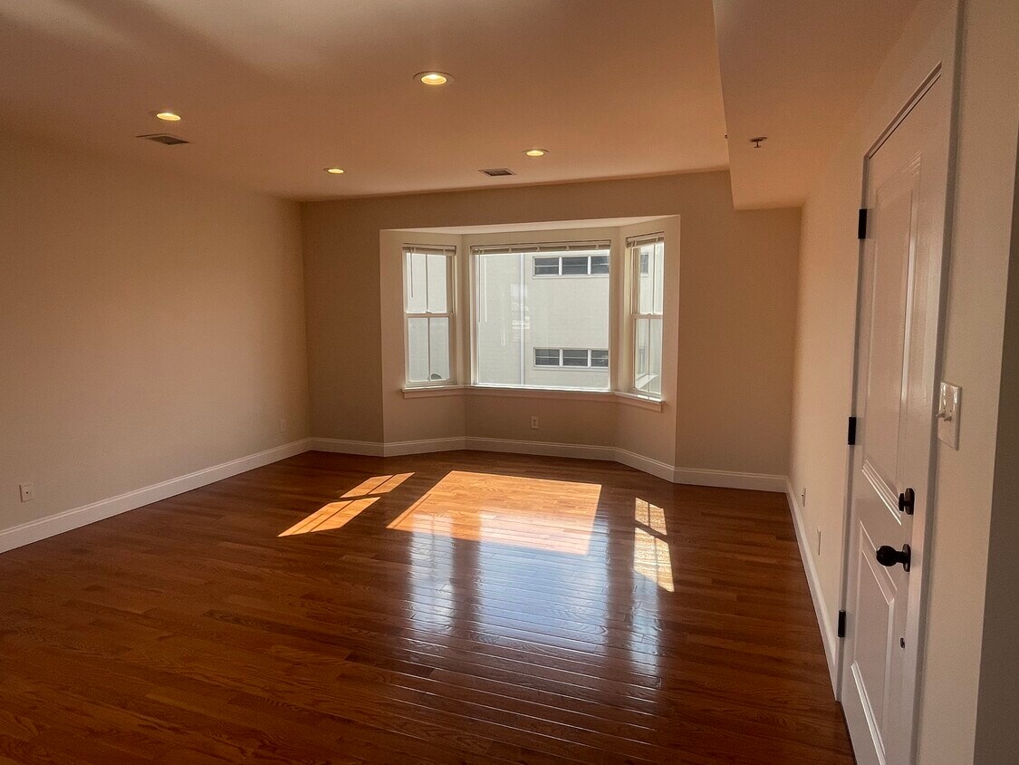 Foto principal - 54 W 4th St