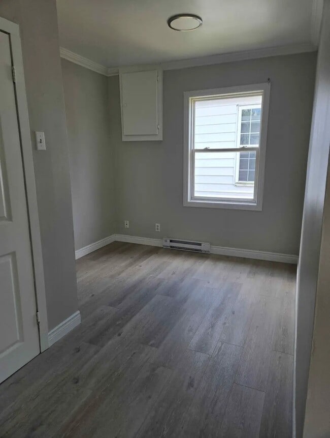 Building Photo - 15 Courtenay Ave