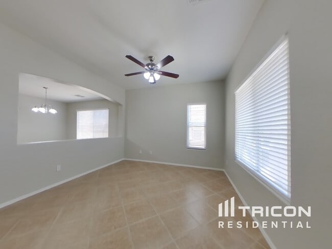 Building Photo - 15458 W Mercer Ln