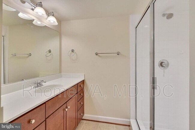 Foto del edificio - 4115 S Four Mile Run Dr