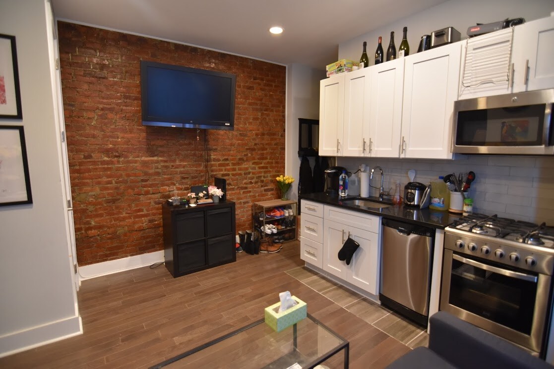 Primary Photo - 2409 Nostrand Ave