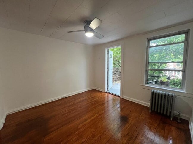2 bedroom in SUNNYSIDE NY 11104 - 2 bedroom in SUNNYSIDE NY 11104 Apartment