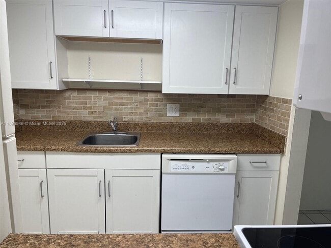Building Photo - 14221 N Kendall Dr
