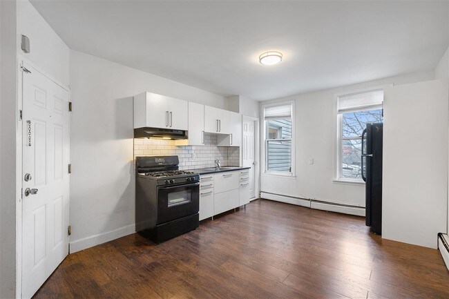 Foto del edificio - 74 Cambridge Ave