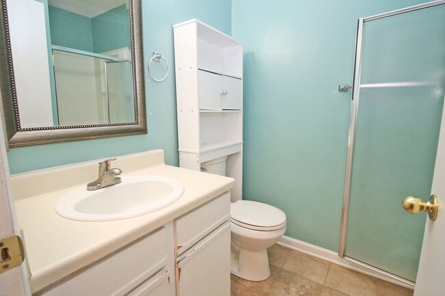 Building Photo - Available July 11th – Charming 3 Bed / 2 B...