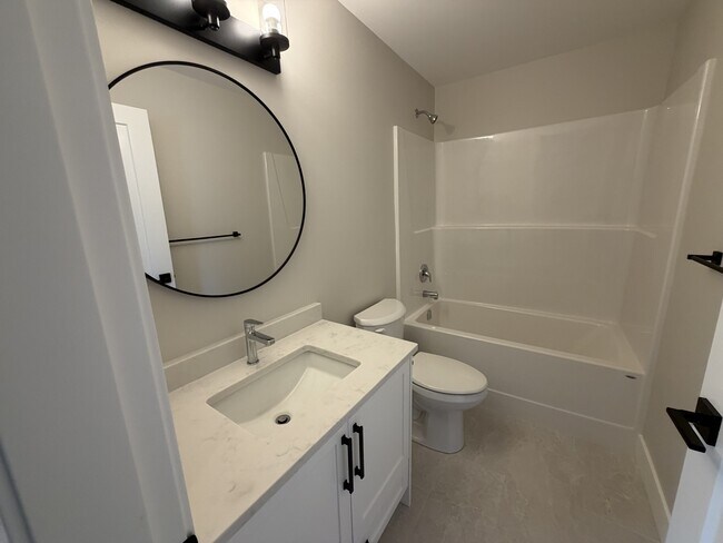 Building Photo - 2186 Lark Crescent