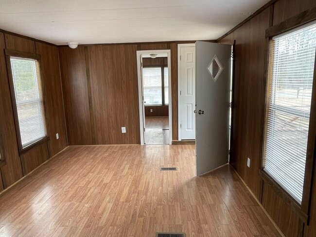 Building Photo - 2 BDRM 1.5 BA SINGLEWIDE MOBILE HOME IN PARK LOCATED IN ROBBINS