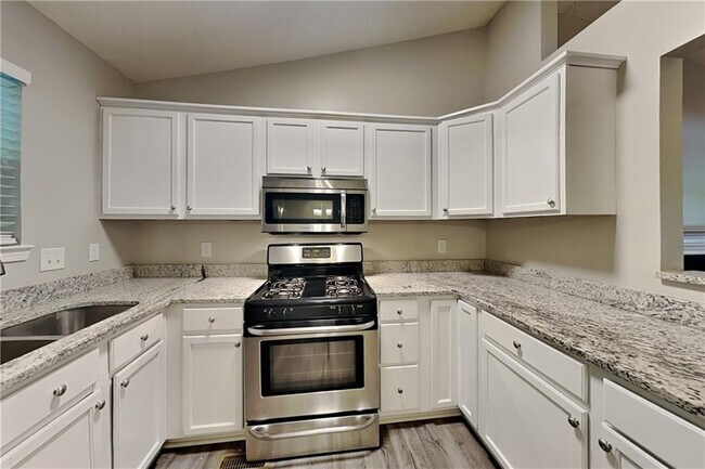 Building Photo - 628 Bluff Dr