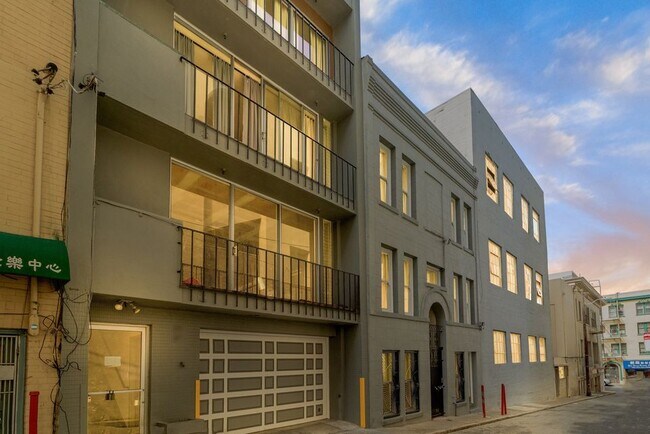 Building Photo - 27 Stone St