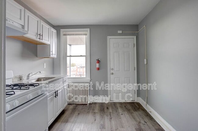 Building Photo - 1314 N Kenwood Ave