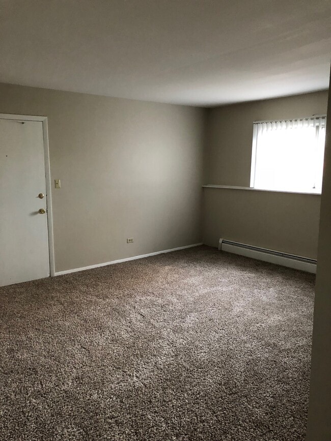 Building Photo - Carriage House Apartments LLC