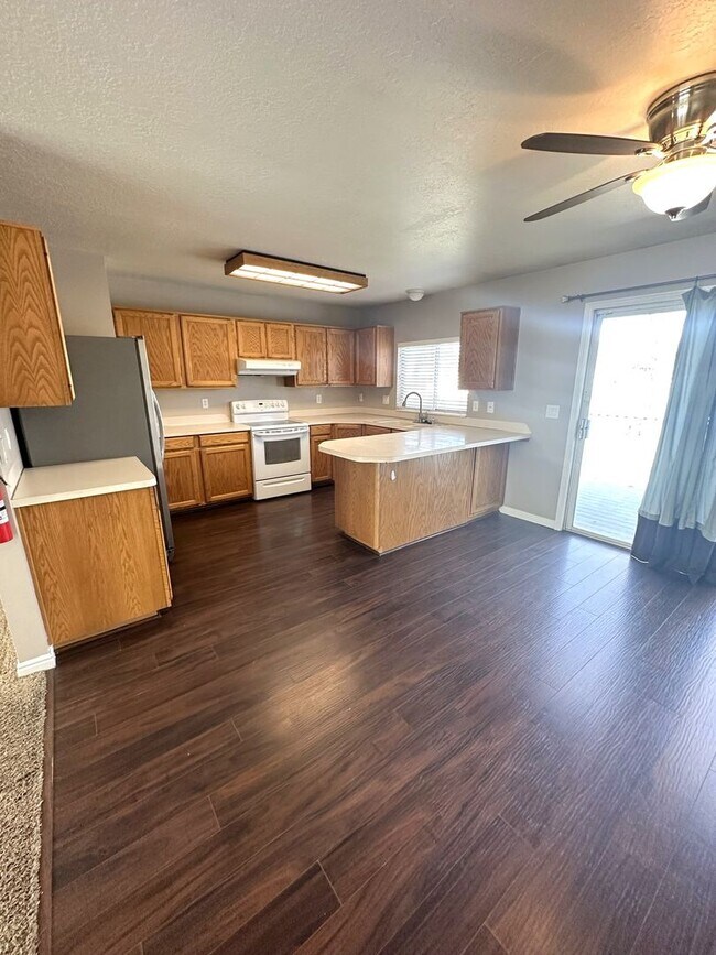 Foto del edificio - 3 Bed 1.75 Bath Home for Rent in Clinton!