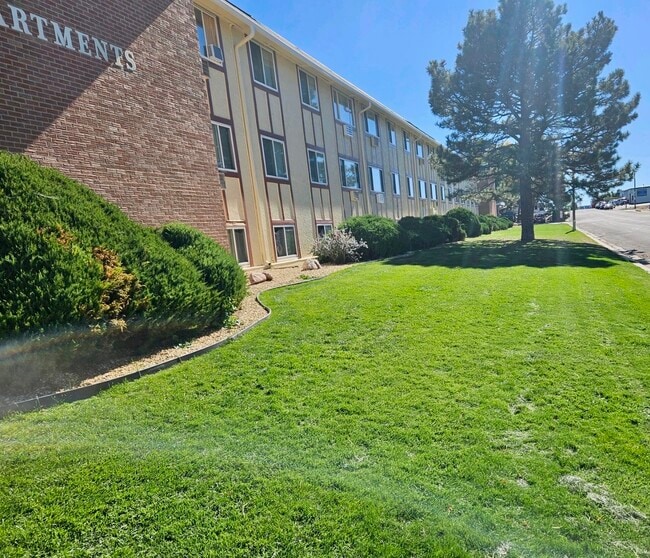 Outdoor Landscaping - Pinewood Apartments