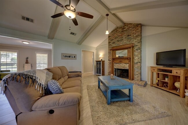 Foto del edificio - 2107 Timber Ln