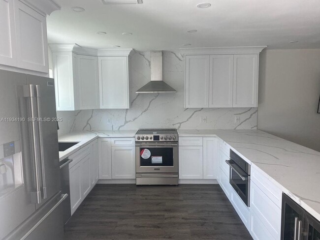 Building Photo - 2100 SW 100th Ave