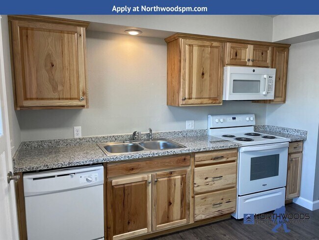 Building Photo - Very Nice-Recently Remodeled 2 Bedroom 1 B...