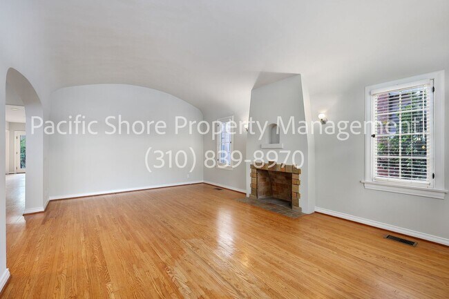 Building Photo - Charming 2br+2ba House with Backyard Retre...