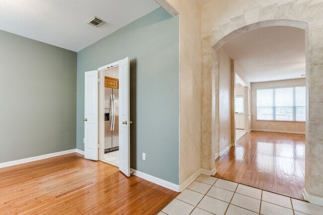 Foto del edificio - 4 Bed, 2 Bath located in Amber Ridge Subdivision