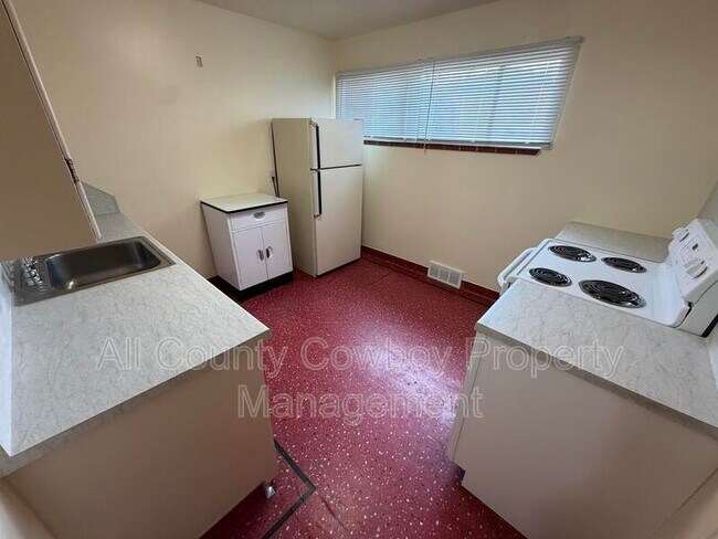 Foto del edificio - 700 W 1st Ave