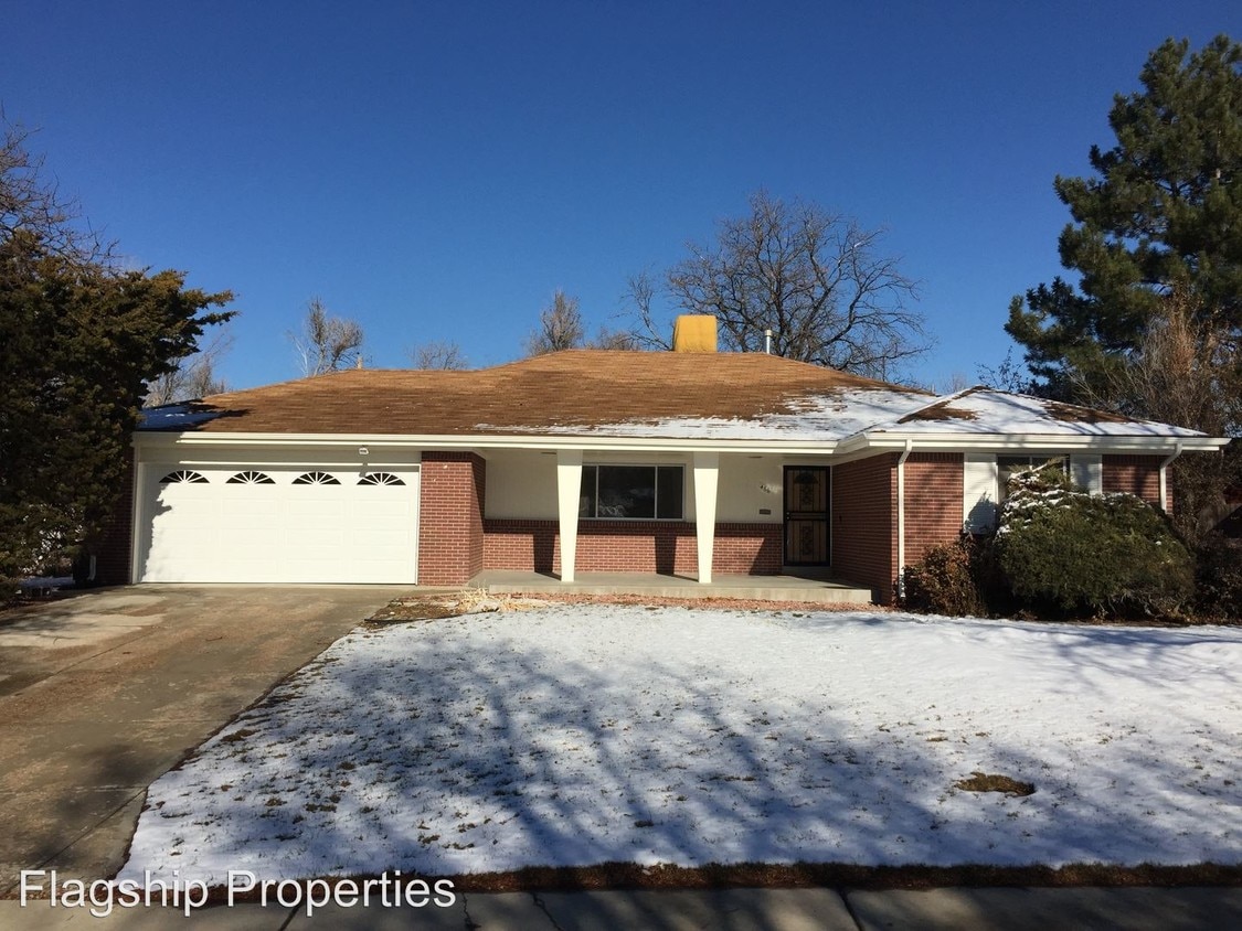 466 Titan Ct, Aurora, CO 80011 House Rental in Aurora, CO