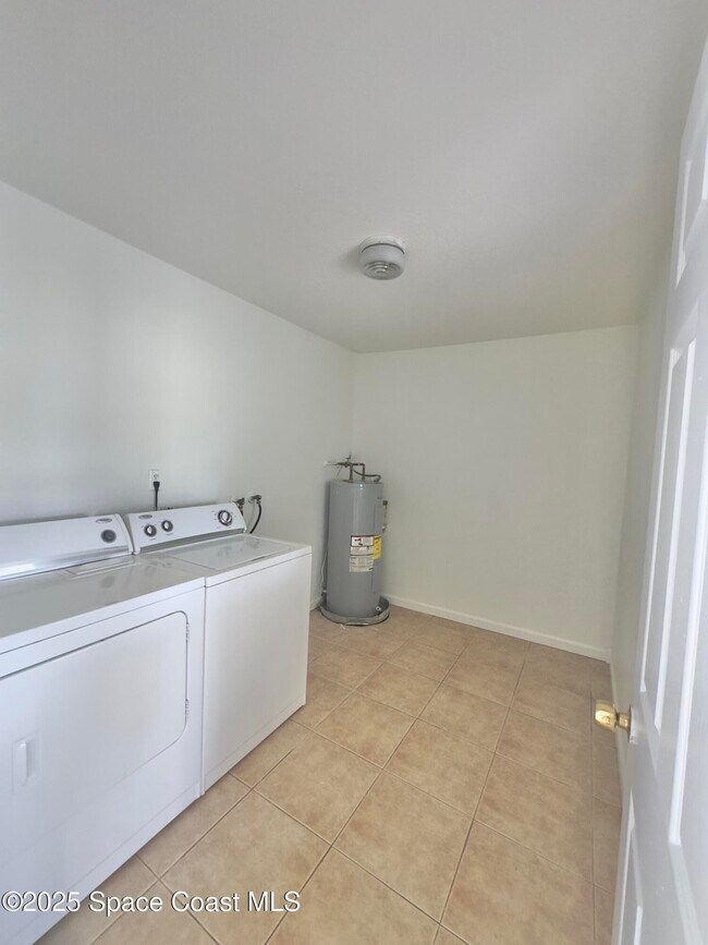 Building Photo - 2511 Sarno Rd