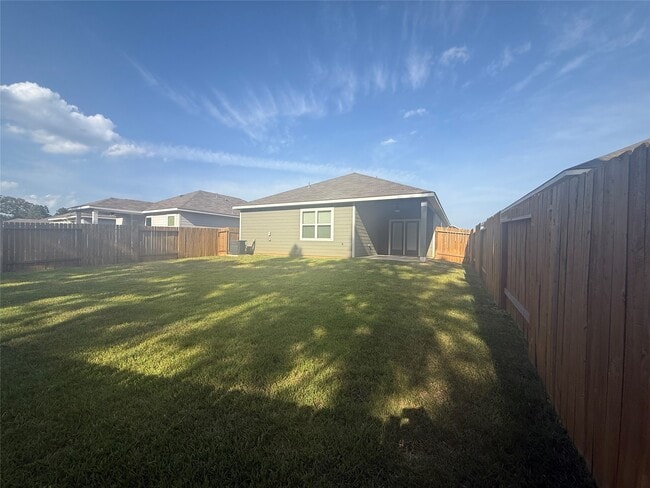 Building Photo - 15463 Maple Ter Dr