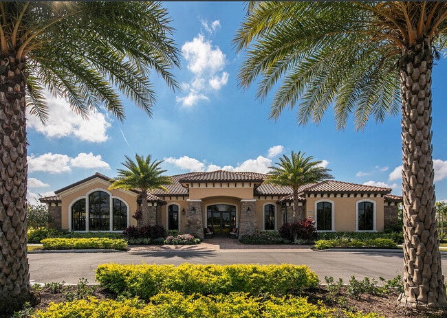 Centro de servicios - 8344 Lucello Ter N