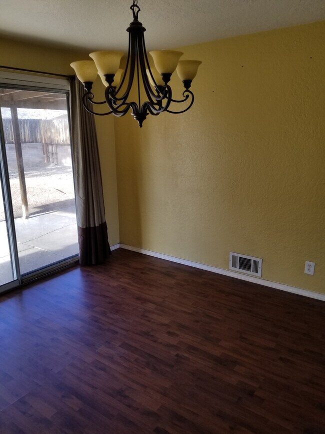 Foto del edificio - PUEBLO STYLE UPTOWN NE 3BD  2/BA 1/CG