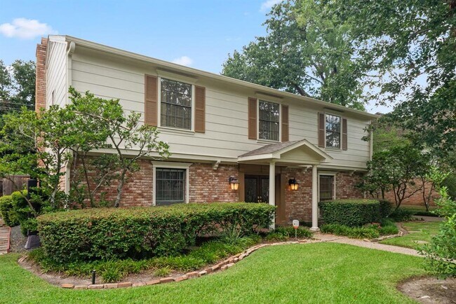 Foto del edificio - 527 Briar Knoll Dr