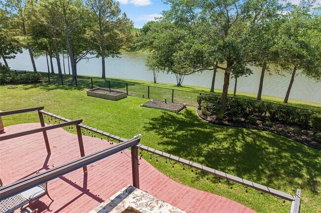 Foto del edificio - 11806 Crescent Bluff Dr