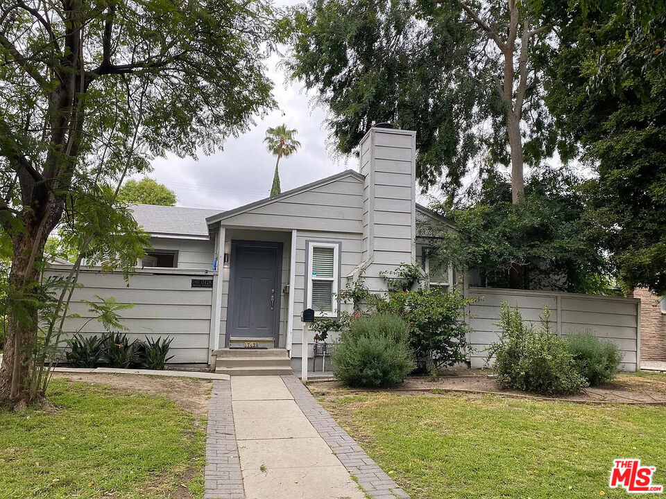 Foto principal - 17429 Burbank Blvd