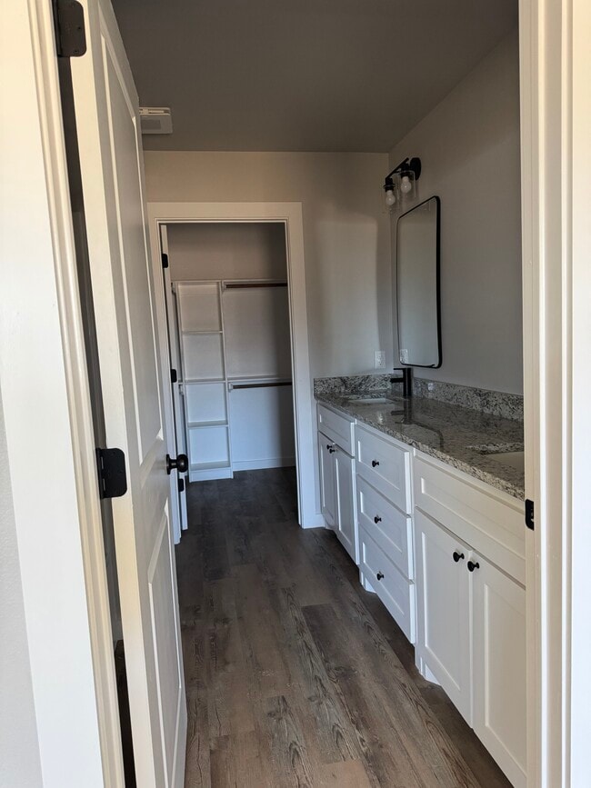 Foto del edificio - 325 Tombstone Rd