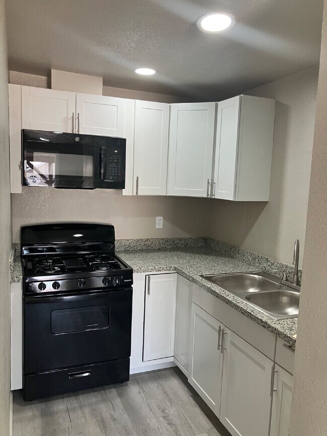 Foto del edificio - Fully Renovated 2-Bedroom!