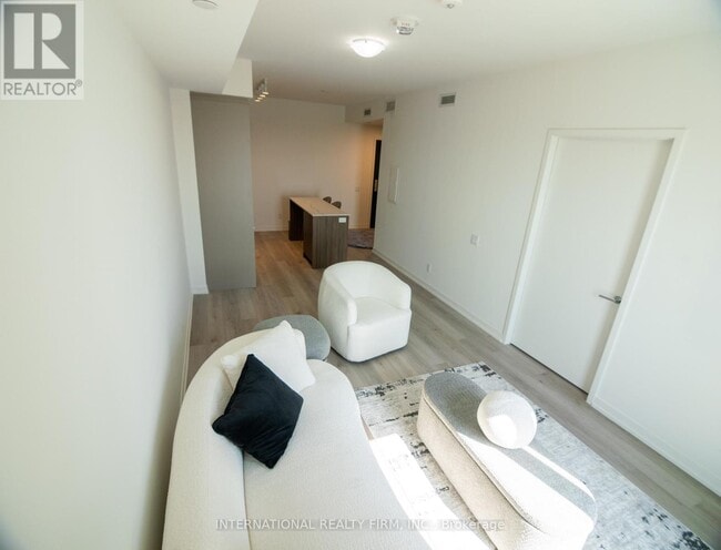 Building Photo - 863-863 St Clair Ave W