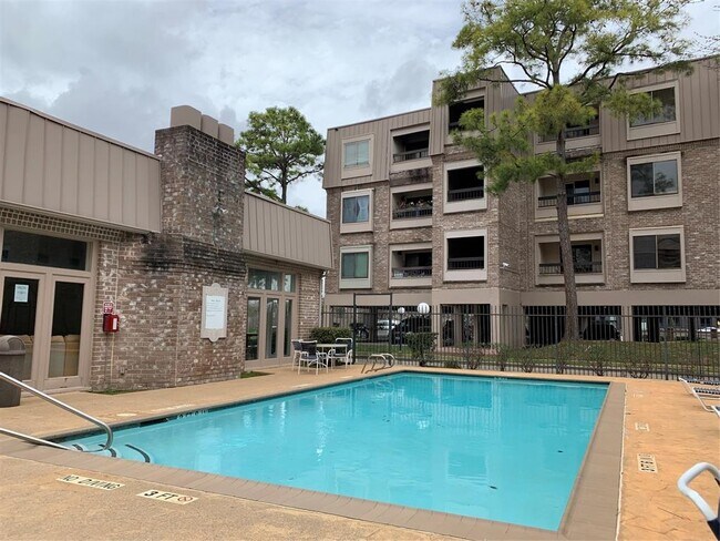 Foto del edificio - 2211 S Braeswood Blvd